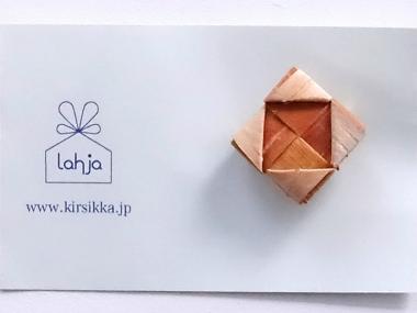 Lahja(ラフヤ)/お花のスクエアブローチ/白樺ブローチ